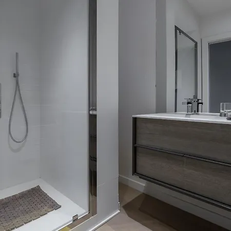 Spacious Standing Acparking Apartment Nizza