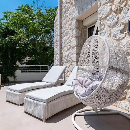Spacious Standing Acparking Apartment