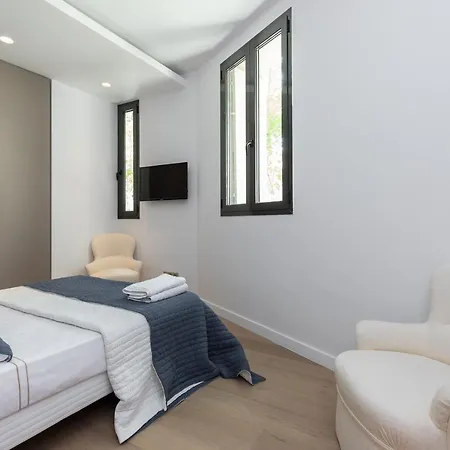 Spacious Standing Acparking Apartment
