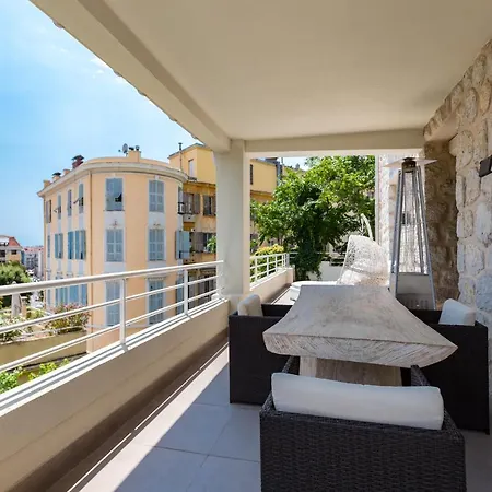 Spacious Standing Acparking Apartment